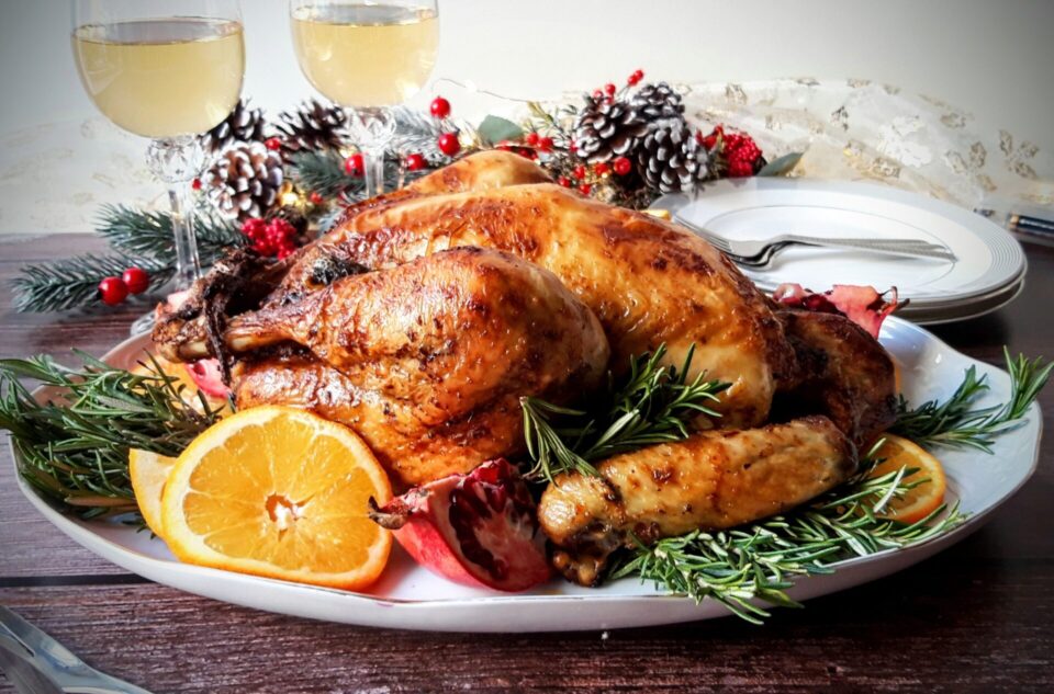 Χριστουγεννιάτικη Συνταγή: Κόκορας γεμιστός στη γάστρα